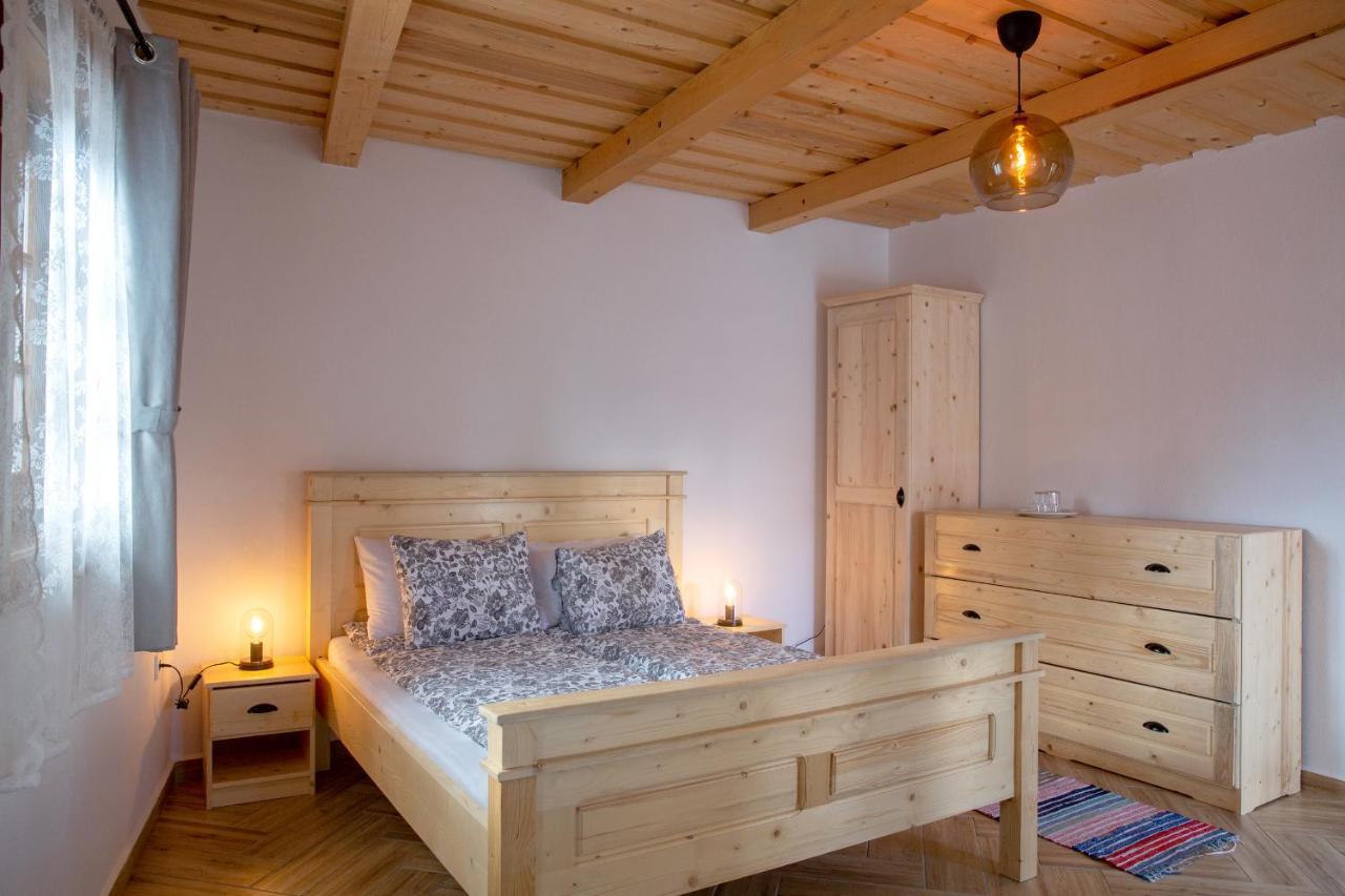 Pepi Vendeghaz - Casa De Oaspeti Pepi Joseni  Buitenkant foto