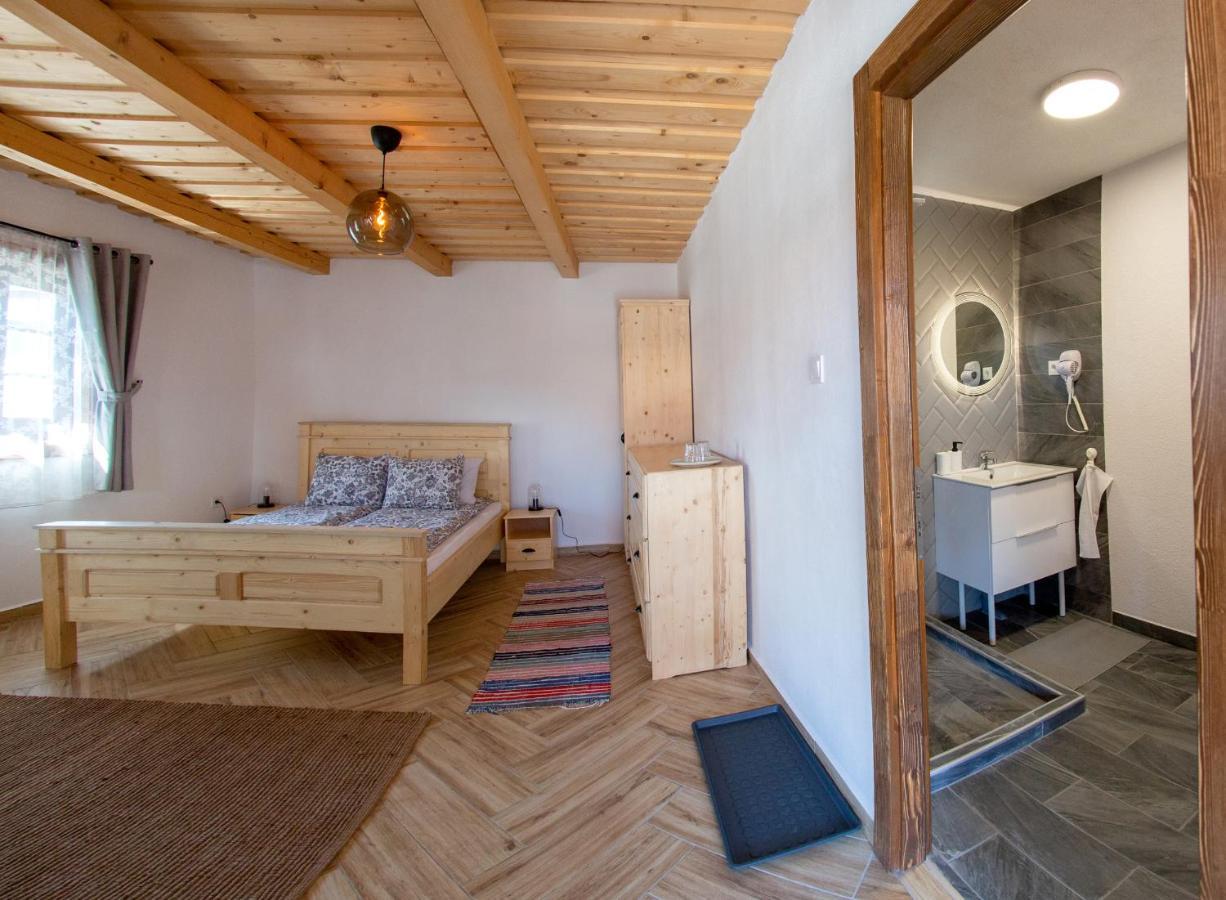 Pepi Vendeghaz - Casa De Oaspeti Pepi Joseni  Buitenkant foto