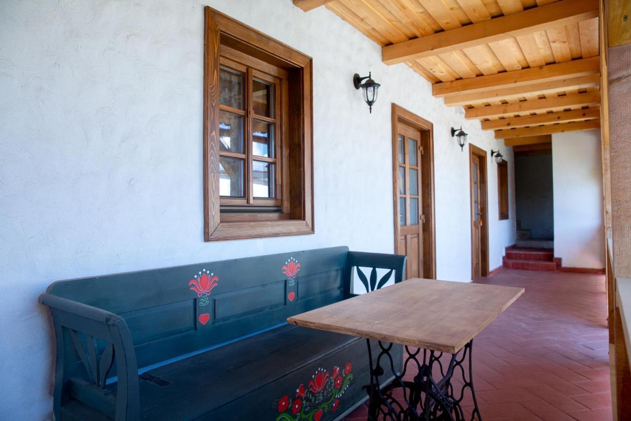 Pepi Vendeghaz - Casa De Oaspeti Pepi Joseni  Buitenkant foto