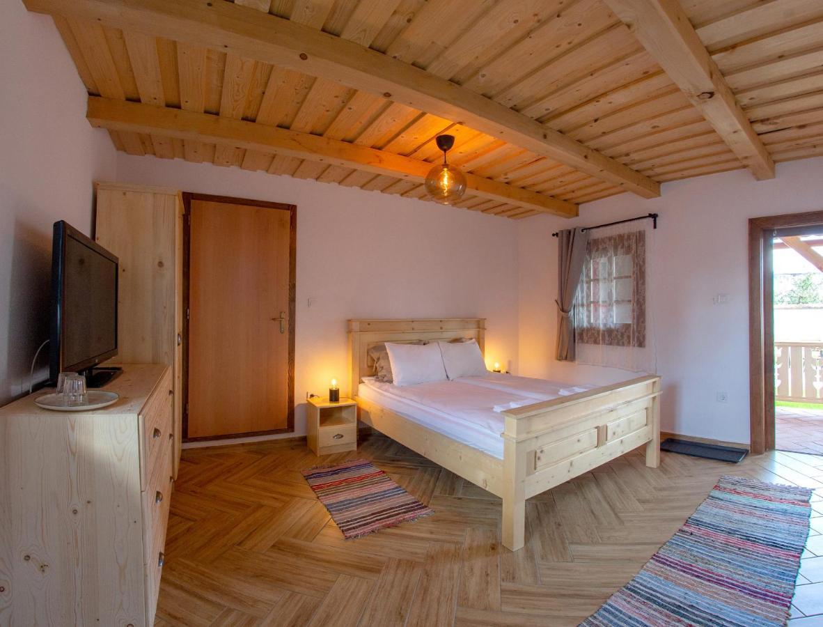 Pepi Vendeghaz - Casa De Oaspeti Pepi Joseni  Buitenkant foto